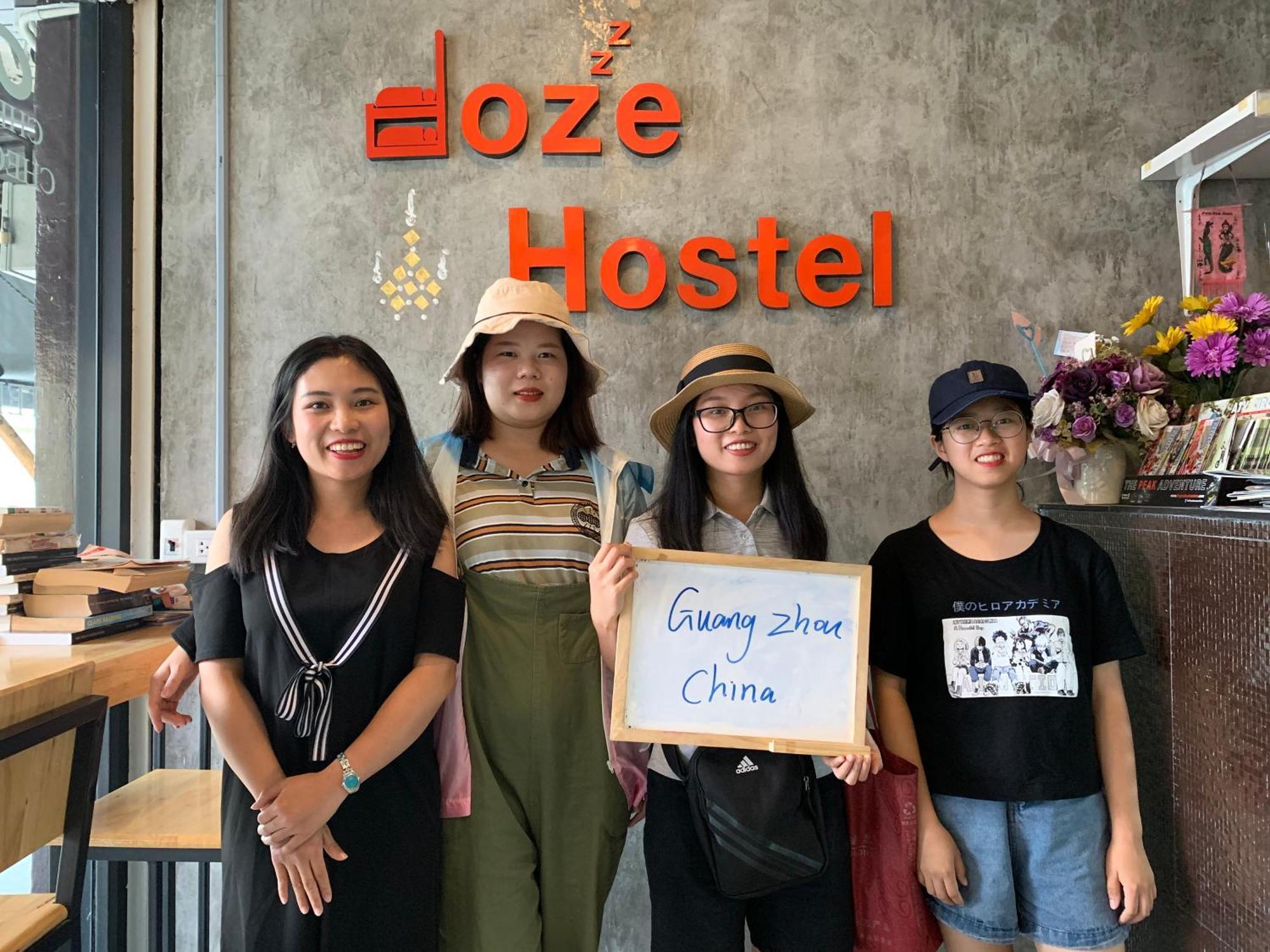 Doze Hostel Chiang Mai Exteriör bild