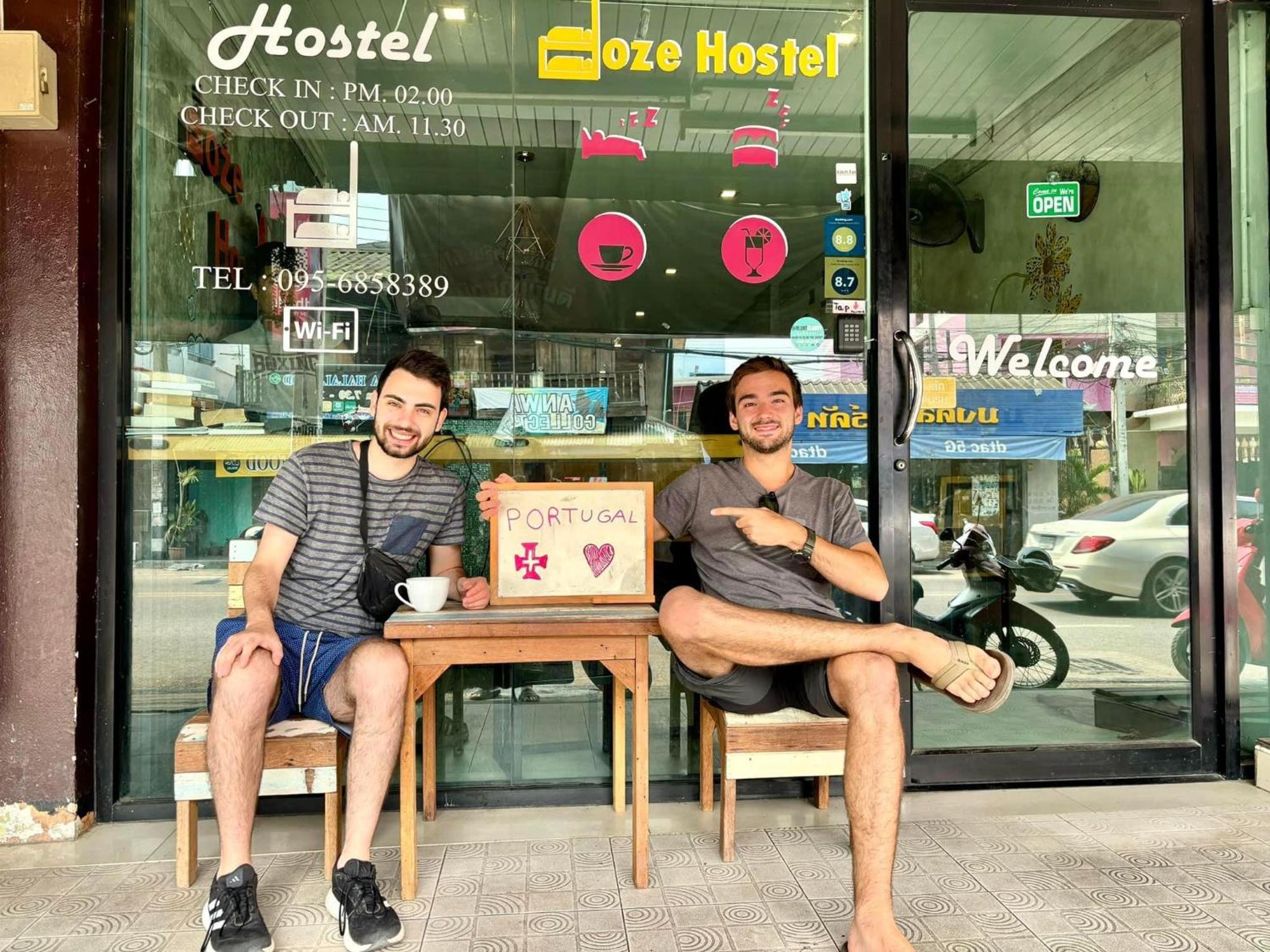 Doze Hostel Chiang Mai Exteriör bild